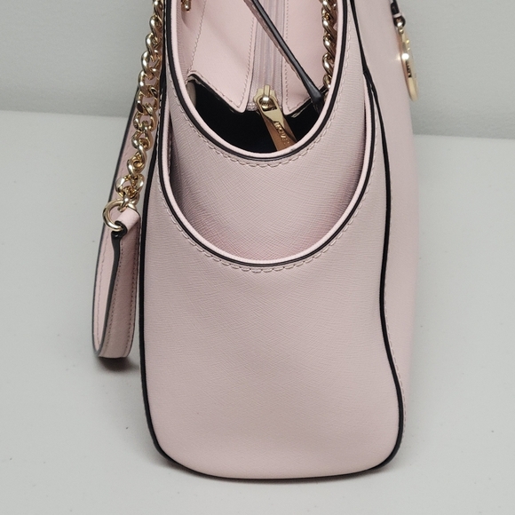 Michael Kors Jet Set Saffiano Leather Chain Shoulder  Bag. - Picture 5 of 13